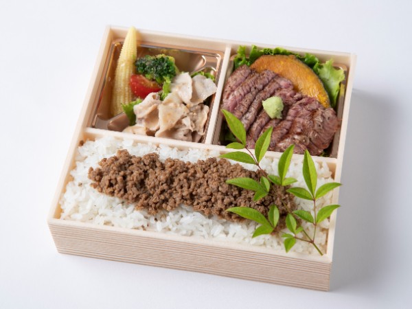 特選黒牛ステーキ＆自家製牛そぼろ重御膳