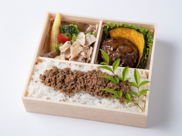 自家製ハンバーグ＆自家製牛そぼろ重御膳