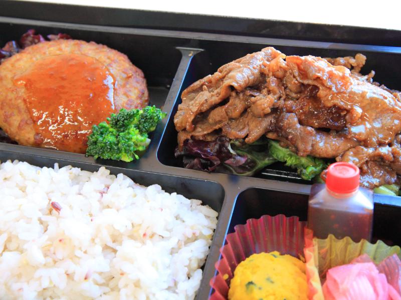 国産牛焼肉とビーフハンバーグ弁当