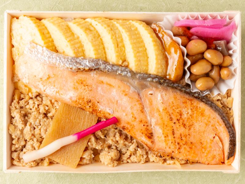 小江戸 ふっくら焼き鮭 鶏そぼろ弁当