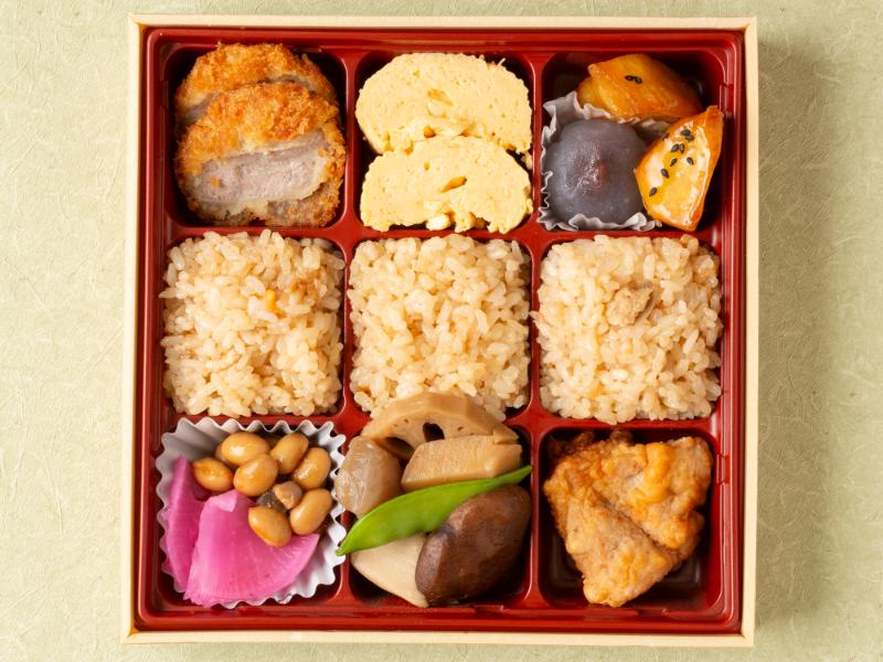 幕の内弁当（肉づくし・鶏の炊き込みご飯）