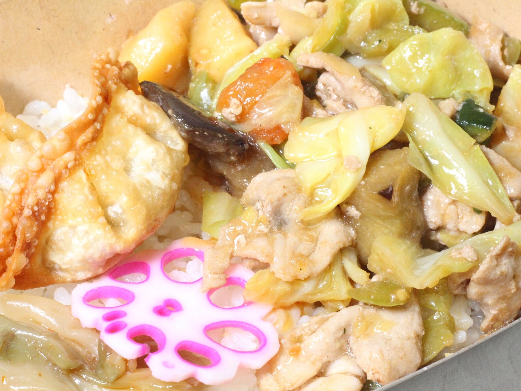 【チャイナ屋台】揚げ餃子＆秘伝味噌ダレ回鍋肉丼