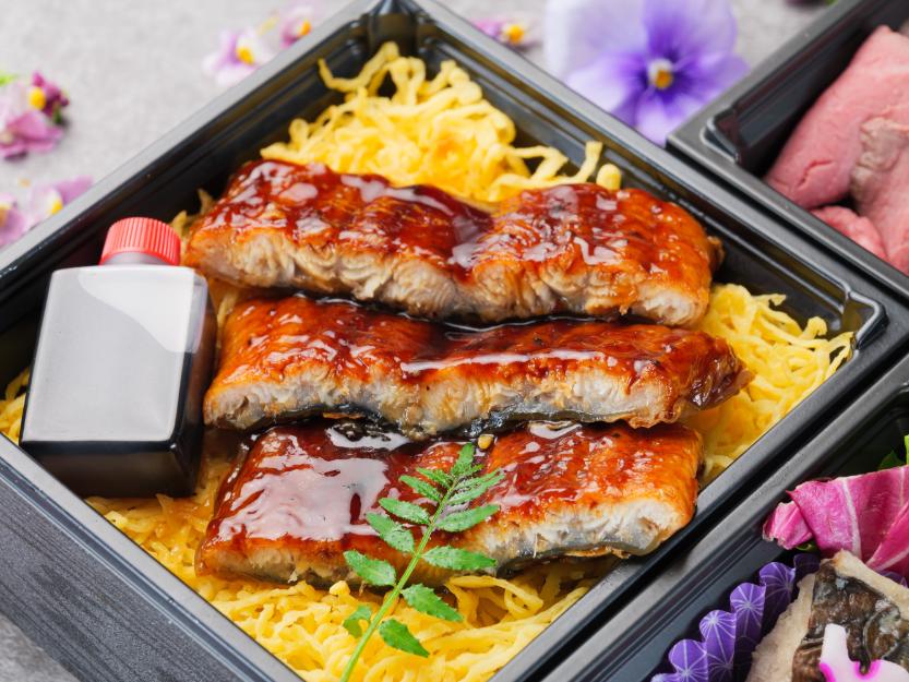 厳選うな重と和牛すき焼の三段弁当