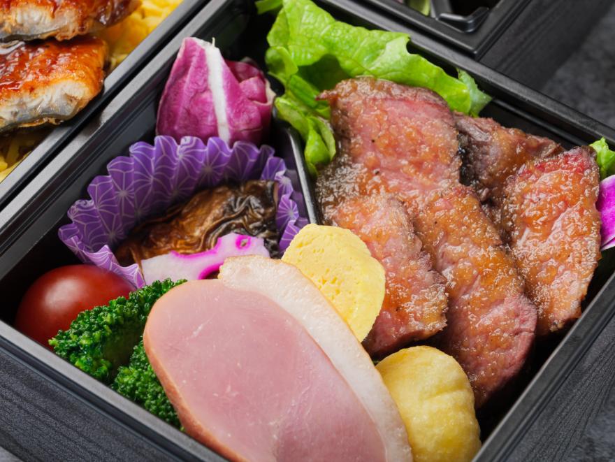 厳選うな重と黒毛牛ステーキの三段弁当【オープン限定価格　３２４０円→２７００円】