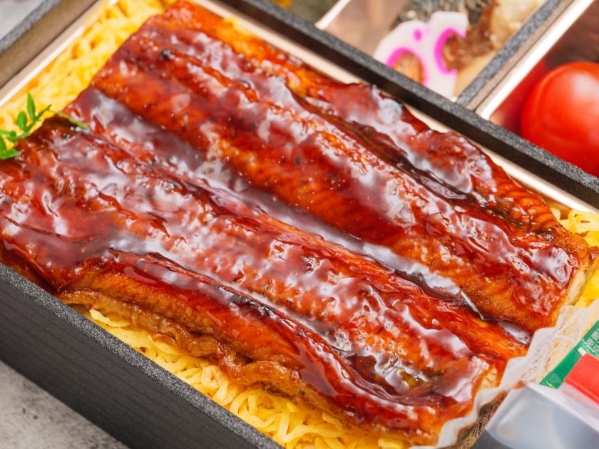 黒曜 ～特選鰻重(松)と国産黒毛牛ステーキ～