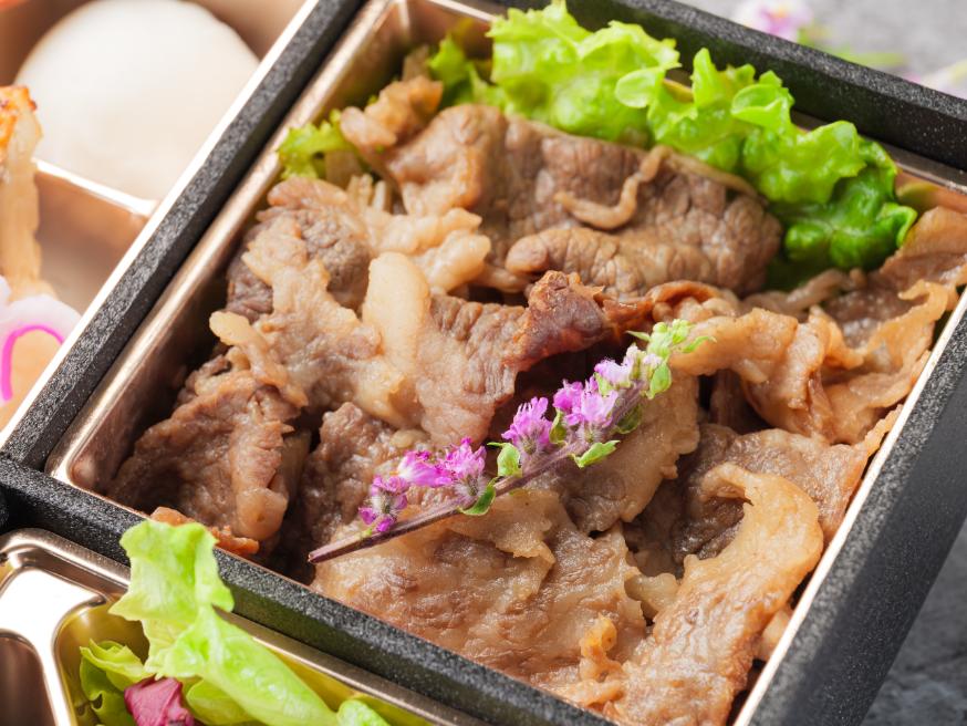 ～彩～鰻と海老と帆立の三彩チラシ飯と黒毛和牛すき焼き御膳