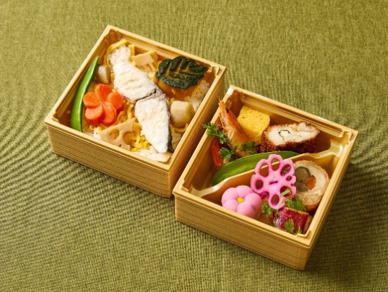 【280mlペット茶付き】亮之介白麹味噌使用〔若鶏〕と〔さわら〕西京焼き８種の副菜二段重