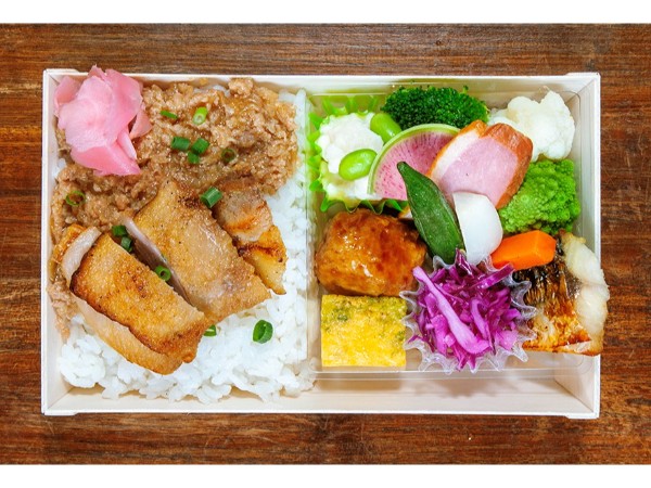 【一折】鶏山椒焼とヤゲン鶏そぼろ弁当