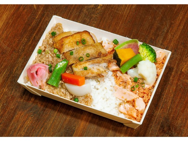 【香味】鶏山椒焼と二色のそぼろ弁当