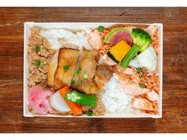 【香味】鶏山椒焼と二色のそぼろ弁当