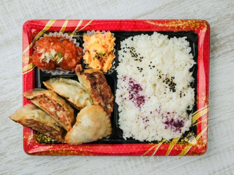 自家製餃子食べ比べ弁当