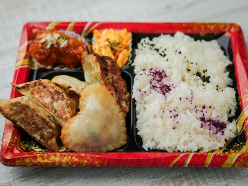 自家製餃子食べ比べ弁当