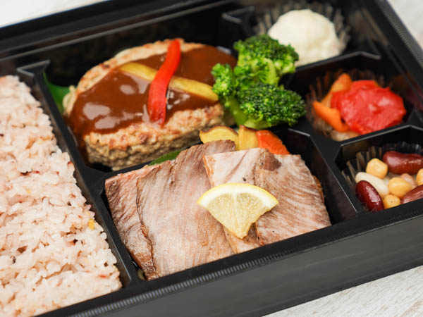 飛騨牛ステーキとデミハンバーグBOX