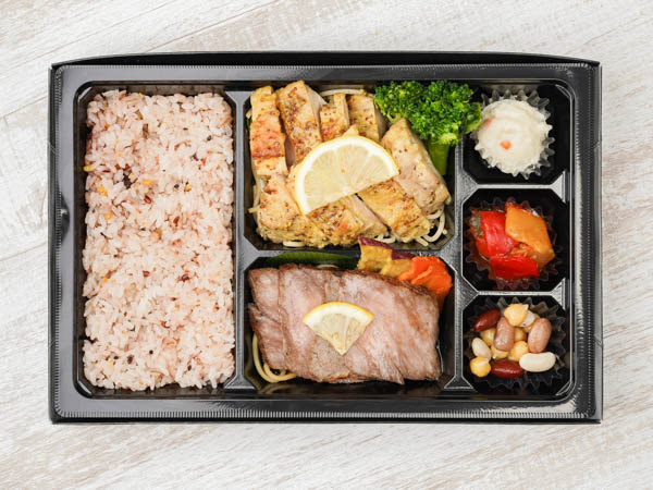 飛騨牛ステーキとハニーマスタードチキングリルBOX