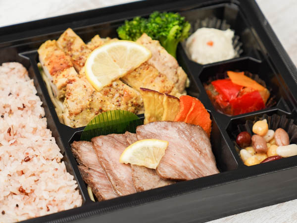 飛騨牛ステーキとハニーマスタードチキングリルBOX