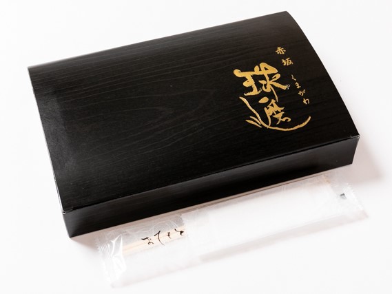 「彩幕の内弁当」黒毛和牛すき焼きと鮭といくらの親子飯