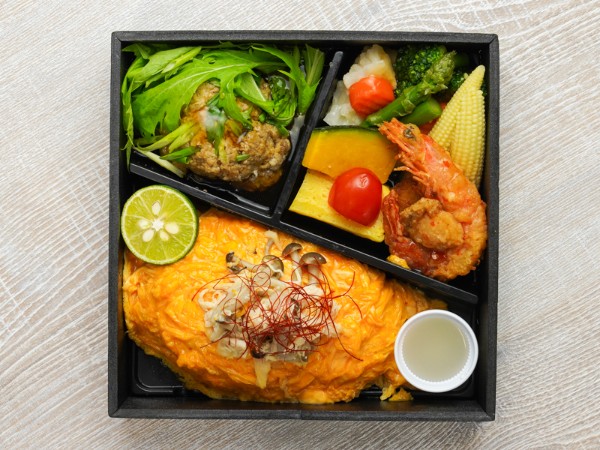 【お弁当デリ限定】季節の和風オムライス＆和風ハンバーグ御膳 ＜蒸し鶏と檸檬塩だれソース＞