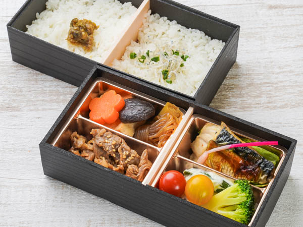 黒毛和牛焼肉とサバ塩焼き弁当（うど入り南蛮みそとじゃこ）