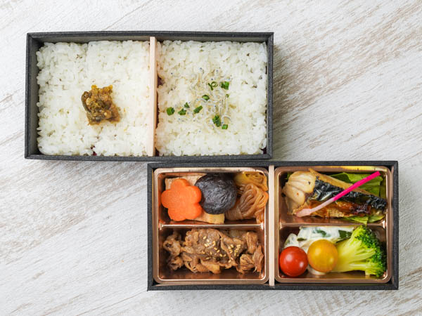 黒毛和牛焼肉とサバ塩焼き弁当（うど入り南蛮みそとじゃこ）