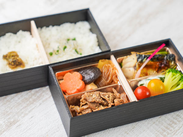 黒毛和牛焼肉とサバ塩焼き弁当（うど入り南蛮みそとじゃこ）