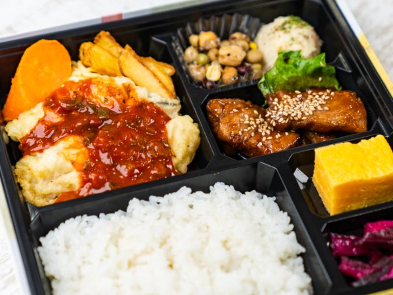 白身魚のフリッターサルサソース 贅沢弁当