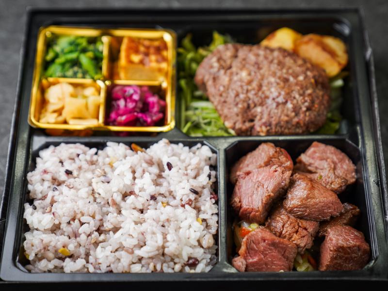 和牛ハンバーグと和牛サイコロステーキのお弁当