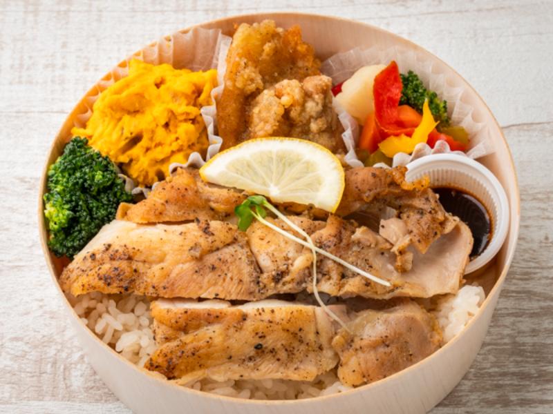 ヘルシー彩鳥ステーキ円満弁当