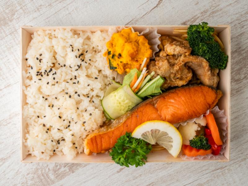 ヘルシー彩鮭弁当
