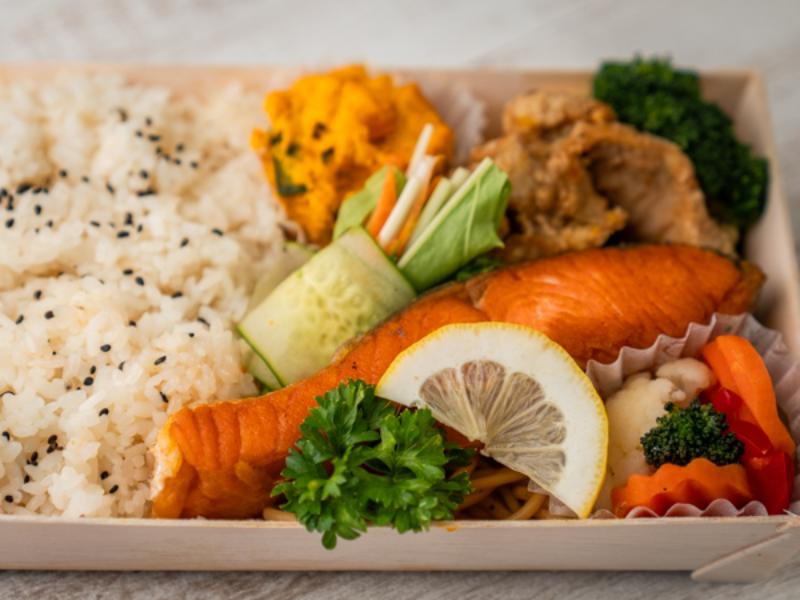 ヘルシー彩鮭弁当