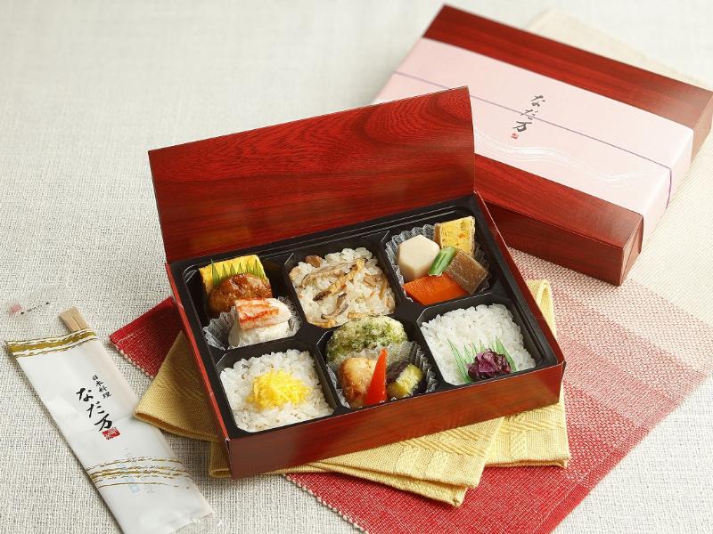 三種御飯と香ばし鰈竜田揚げ膳（500mlペット緑茶付き）