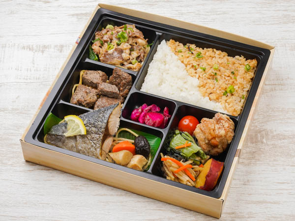 サイコロステーキ＆牛すき＆鰤の塩焼き豪華弁当