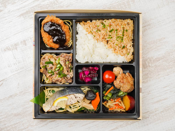 牛すき＆鰤の塩焼き＆ひとくちカツ豪華弁当