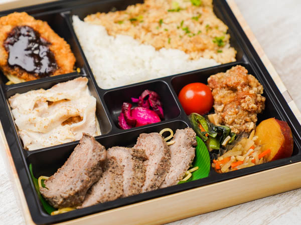 牛ステーキ＆豚しゃぶ＆ひとくちカツ豪華弁当