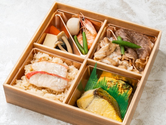 【500mlペット茶付き】金目鯛飯と黒毛和牛、豚すきご飯弁当（銀ヒラス西京焼き&煮物）