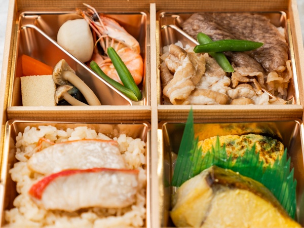 【500mlペット茶付き】金目鯛飯と黒毛和牛、豚すきご飯弁当（銀ヒラス西京焼き&煮物）