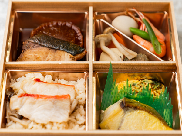 【500mlペット茶付き】金目鯛飯とぶり大根弁当（銀ヒラス西京焼き&煮物）
