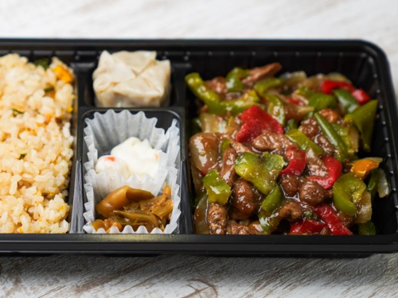 青椒牛肉絲（チンジャオニューロース）弁当