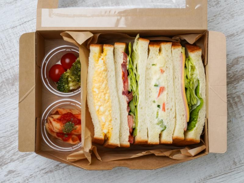 迷ったらコレ！たまご＆トマト＆ポテトサラダ＆ハムチーズサンド