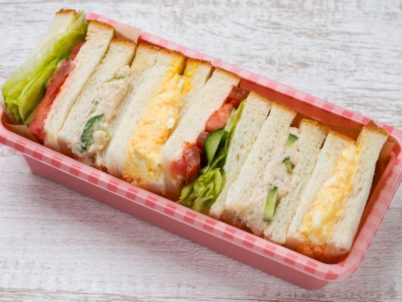 みんな大好き！トリオサンド（トマト・たまご・ツナ）