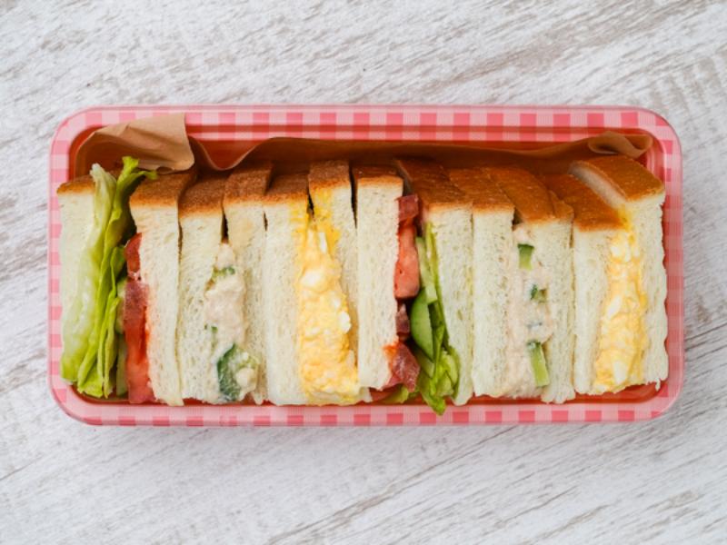 みんな大好き！トリオサンド（トマト・たまご・ツナ）