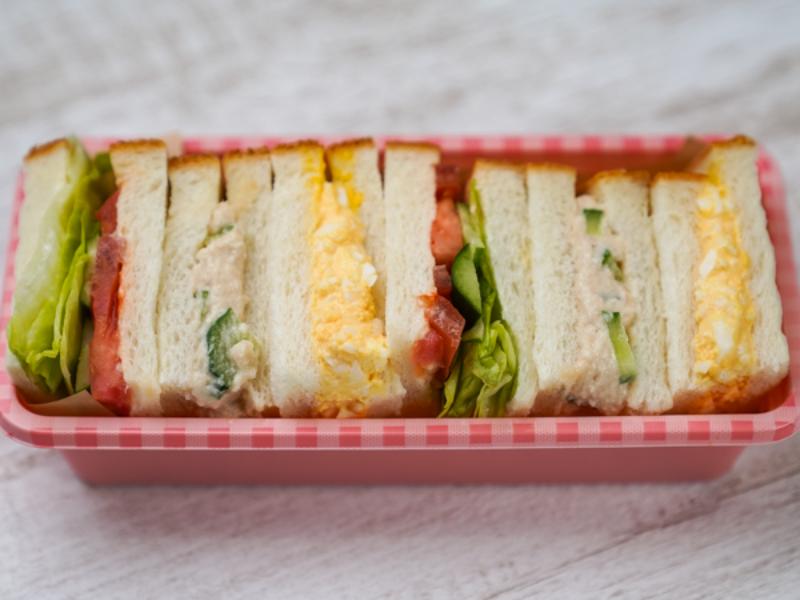 みんな大好き！トリオサンド（トマト・たまご・ツナ）