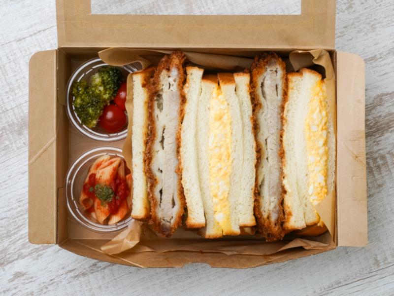 人気NO.1のロースカツ＆たまごサンド