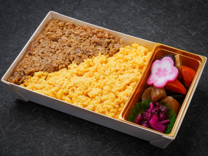 九州産華味鳥そぼろ弁当