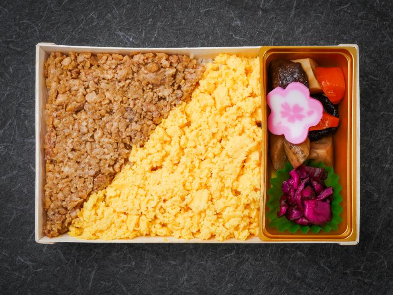 九州産華味鳥そぼろ弁当