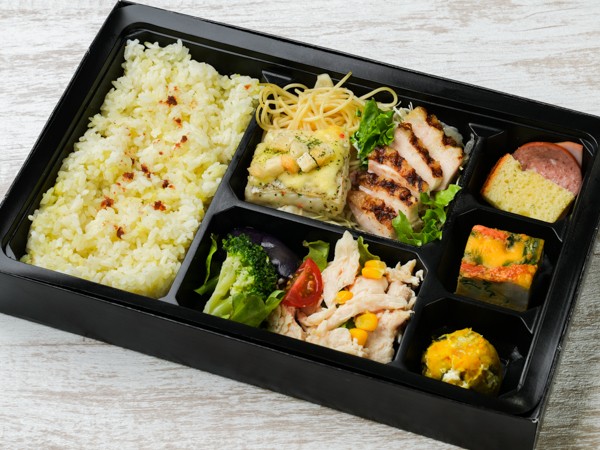 お魚のチーズ焼きとグリルチキン