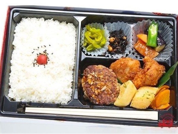 地鶏からあげハンバーグ弁当