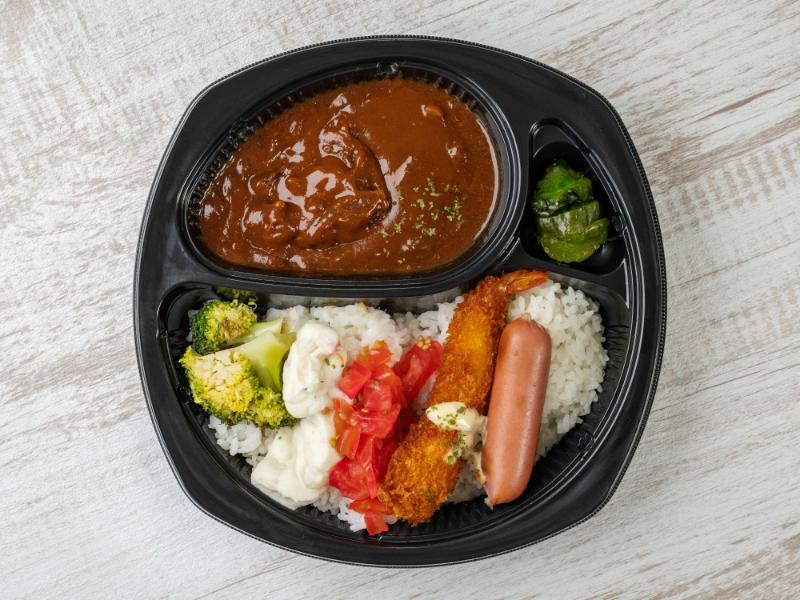 【飲む牛スジ煮込みハヤシ 人気ＮＯ．２】プリっとエビフライと自家製タルタルソース