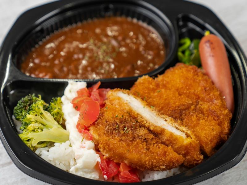 【飲む牛スジ煮込みハヤシ】やわらかチキンカツ