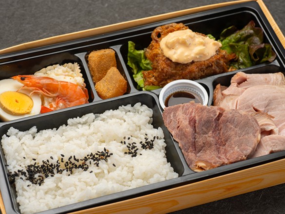 ステーキ＆ローストビーフと煮玉子タルタルのチキン南蛮弁当