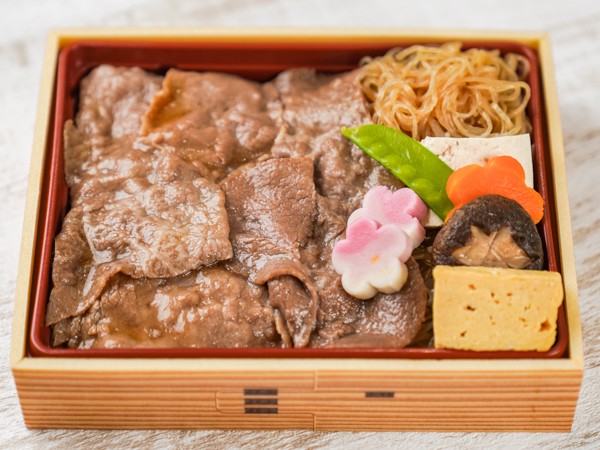 手切り和牛のすき焼き重